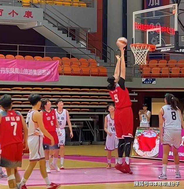 来到切尔西之后，斯特林已经为蓝军出场了55次，打进15球的同时，还送出了7次助攻。